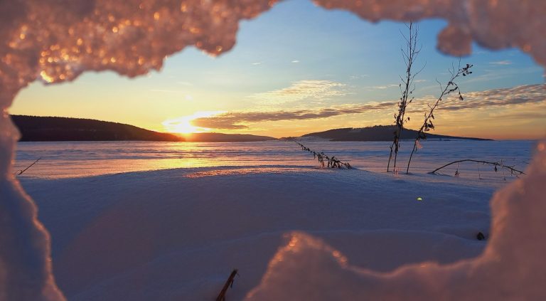Winter im Sehmatal Eisiger Blick zum Scheibenberg