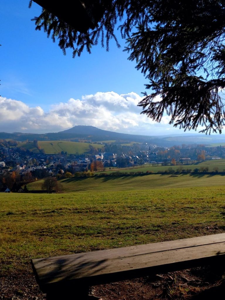 Ein herrlicher Blick über das Sehmatal zum Bärenstein Ein herrlicher Blick über das Sehmatal zum Bärenstein